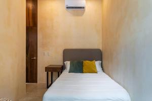 VISCOUNT III MANOR TULUM By SANDY POWERFUL