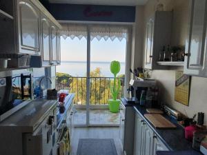 Appartement vue mer panoramique, plage 150M, terrasse, parking privé, clim