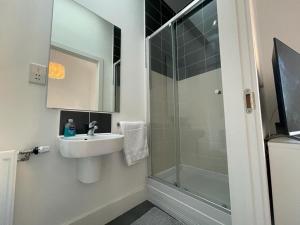 2 Bedroom House with Garden Next to River Tees