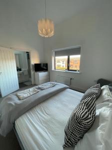 2 Bedroom House with Garden Next to River Tees