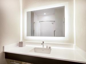 Standard Room room in Holiday Inn Express Hotel & Suites Beaumont Northwest an IHG Hotel