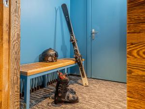 Appartement de luxe avec accès ski aux pieds, spa, terrasses ensoleillées et services hôteliers inclus - FR-1-613-61