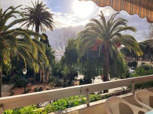 Appartements Appartement Climatise avec Terrasse - 100m de la Plage - 4 couchages - Parking et Menage Inclus - FR-1-251-444 : photos des chambres