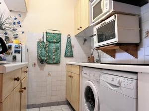 Appartements Appartement Climatise avec Terrasse - 100m de la Plage - 4 couchages - Parking et Menage Inclus - FR-1-251-444 : photos des chambres