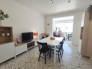 Maisons de vacances Maison T4 lumineuse avec jardin, a 10 min des Thermes, classee 3 etoiles, centre-ville de Balaruc-les-Bains - FR-1-503-164 : photos des chambres
