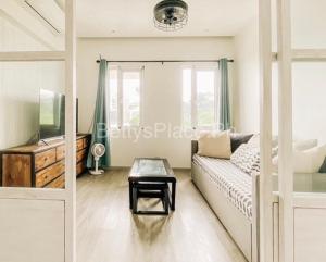 4 Bedroom Beachfront House with Private Pool in Batangas