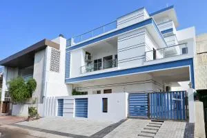 The Autumn Leaves Bhopal - Bāsoda