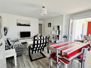 T2 à Cambo-Les-Bains, balcon, parking privé, près des thermes - FR-1-495-14