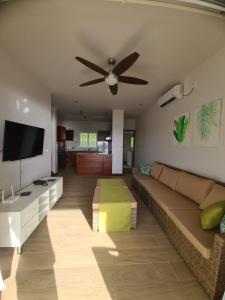 CRYSTAL SHORES Self Catering Apartments - Beau Vallon, Seychelles
