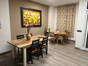 Duplex de lujo en la playa , jacuzzy, piscina, chimenea y padel