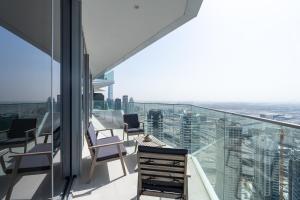 Urban tropic 3 bedroom apartment with full sea view by Suiteable Interiors