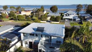 Cozy 3br house 100m to the lake