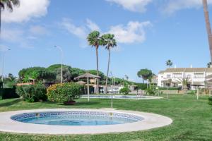 Laja Bermeja, piscina y primera línea de La Barrosa