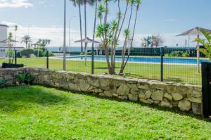 Laja Bermeja, piscina y primera línea de La Barrosa