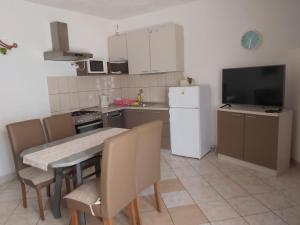 Apartment in Povlja with sea view, balcony, air conditioning WiFi 4936-1 -2 -3