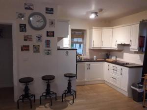 Kilskeery Lodge, modern country house with hot tub