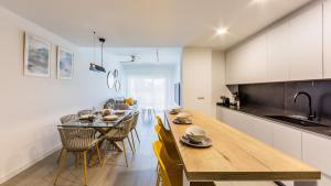 Luxury Apartment with Golf View room in Granada Beach & Golf Apartments