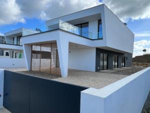 Luxury villas with heated pool & panoramic ocean & valley views