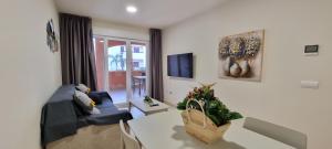 Homes of Spain, Apartamentos Paraiso de Vera Playa, Ed Tahiti, bajo G a pie de la playa, vistas piscina