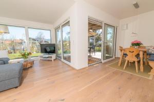 Helle Wohnung mit Bergblick & eigener Terrasse