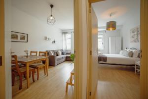 Alegria Flat City Center with Elevator by Vacationy