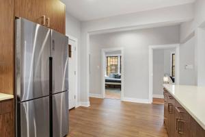 3BR Beautifully Designed Apt close to Shops - Belmont A3
