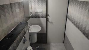 Aikya Kadri #Your Home Away from Home# non Smoke# Vegetarians Preferred# Strictly for Families