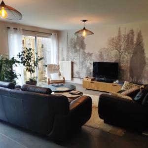 B&B / Chambres d'hotes GRANDE CHAMBRE LUMINEUSE : photos des chambres