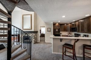 Family Getaway-Skiing, Ice Castles & Golf Course 2204 apts