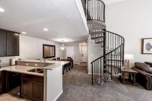 Family Getaway-Skiing, Ice Castles & Golf Course 2204 apts