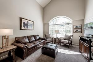 Family Getaway-Skiing, Ice Castles & Golf Course 2204 apts