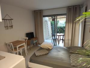 Studio neuf Cannes Marina jardin & piscine privée