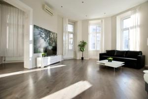 Flatiron Budapest Building - By Hi5