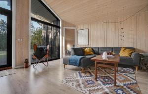 Beautiful Home In Fur With Wifi