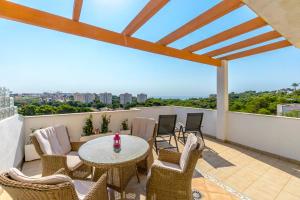 CB Living- Spacious sea view duplex with private jacuzzi