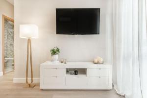 Cozy apartment with parking in the center by REMS