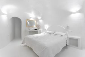 Sun Naam Home Santorini with heated jacuzzi