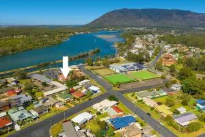 Relax at Riverview - Kew