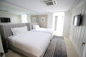 Căn Hộ Áp Mái (Penthouse Apartment)