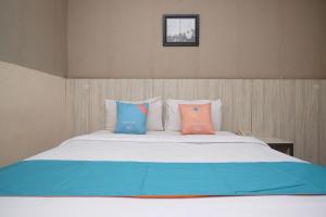 Sans Hotel Lynt Makassar