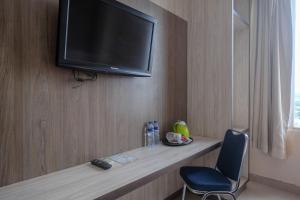 Sans Hotel Lynt Makassar