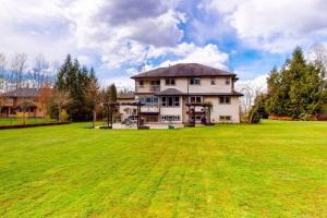 Beautiful 3-bedroom Suite on 1 Acre