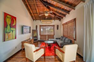 Exclusive Full House near Beaches & Downtown