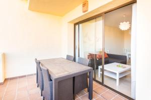 2114-Apt with nice terrace with pool view