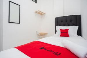 RedDoorz at Jalan Bangau Palembang