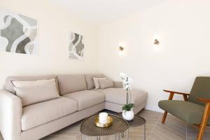 Martinez area Superb 1 bed w XXL terrace