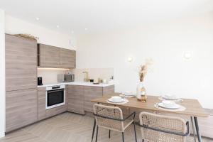 Martinez area Superb 1 bed w XXL terrace