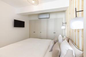 Martinez area Superb 1 bed w XXL terrace