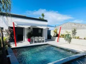 Villa Bois de couleur Piscine et Toit Terrasse - Cafrine