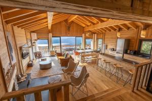 Chalets Chalet Luxe Piscine chauffee, vue lac, 400m pistes : photos des chambres